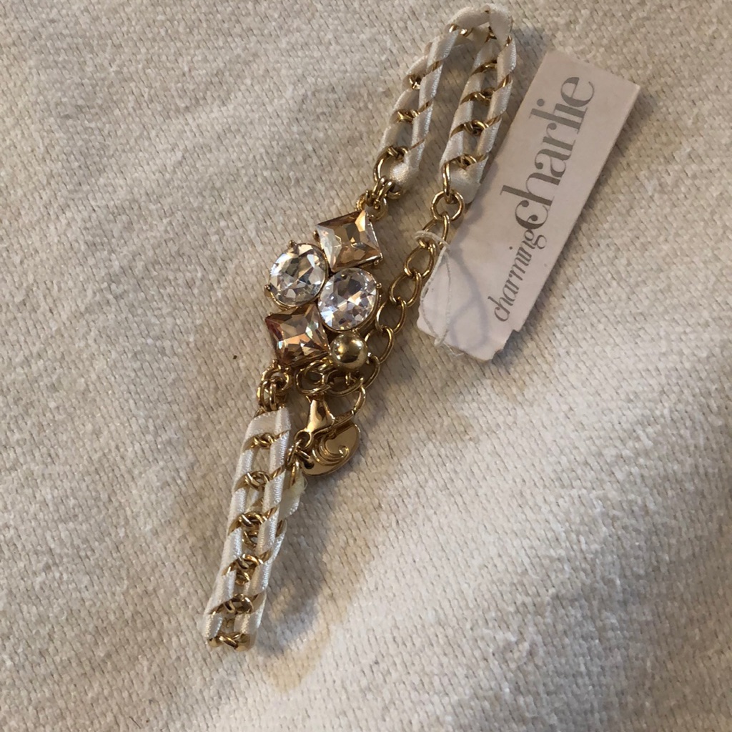 Nwt Charming Charlie Gold And White Bracelet 8$